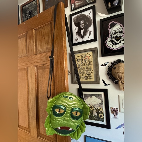 Love pain and stitches original creature from the black lagoon bag - Picture 2 of 5